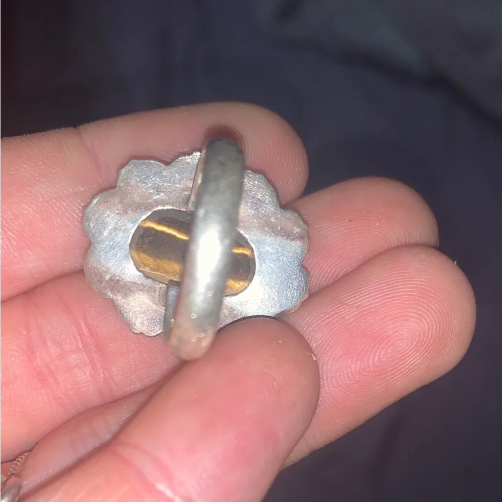 Vintage style tigers eye ring. 925 sterling silver. Stamped. Size 7. Well loved - Picture 2 of 2